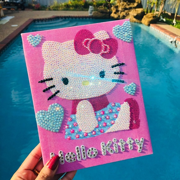 💕Hellokitty DIY Rhinestone frame 💕 - Picture 3 of 3